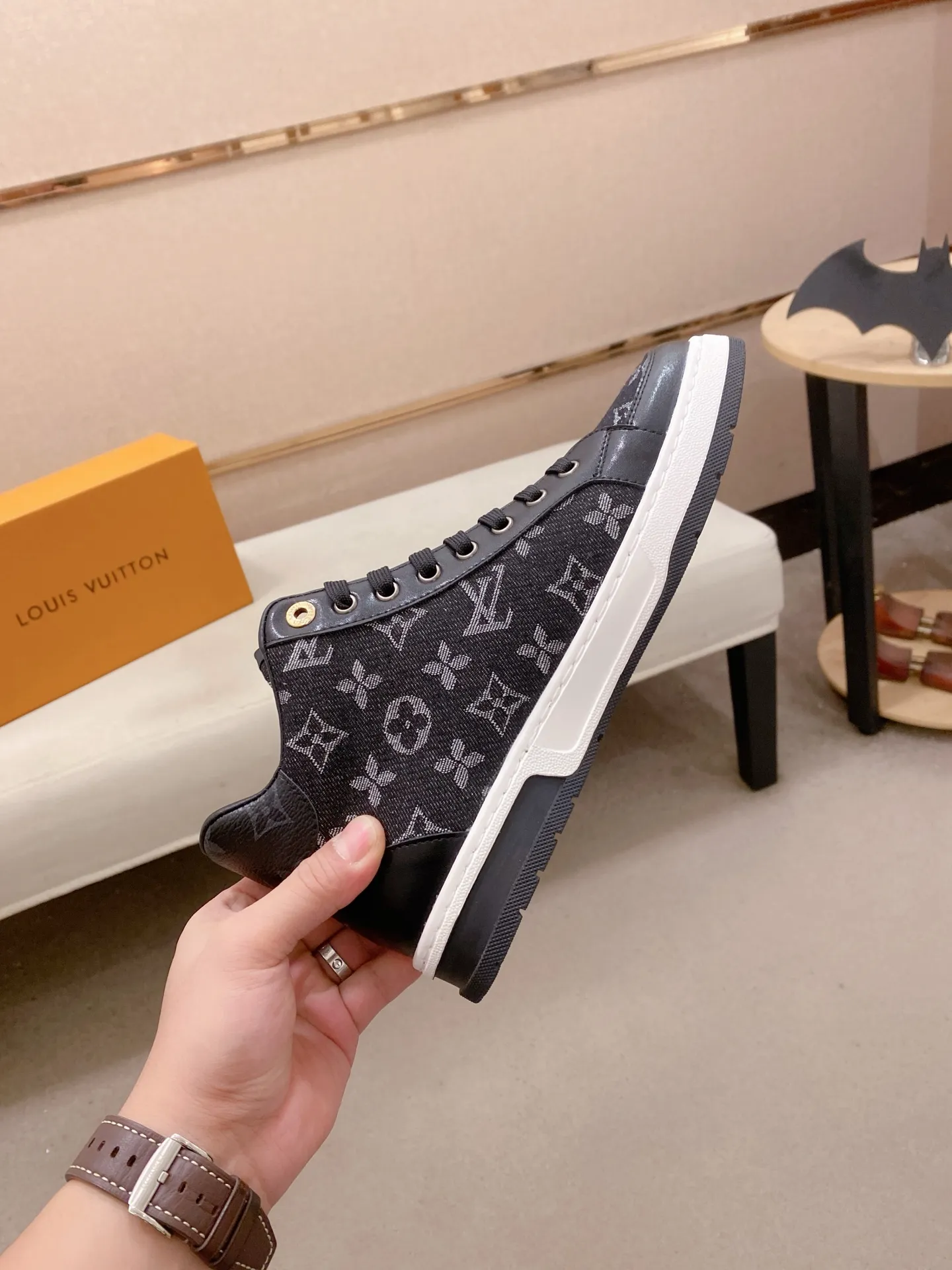 Factory price: 420 men's shoes💰🇮🇹🇮🇹LV Louis Vuitton. The latest fashionable casual shoes are popular in physical stores. New spring and summer comfortable imported custom original cowhide, unique jacquard fabric element design. With sheepskin lining, Lv original bottom, [sun][sun] high-end packaging and high quality💪Details determine the quality, you can enter and exit the counter at will, welcome to compare🇮🇹Size 38-44